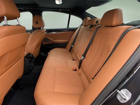 Used 2023 BMW 530i xDrive 530i xDrive w/ Premium Package image 9