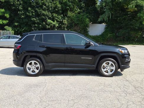 Used 2024 Jeep Compass Latitude w/ Convenience Group AWD/4WD image 2