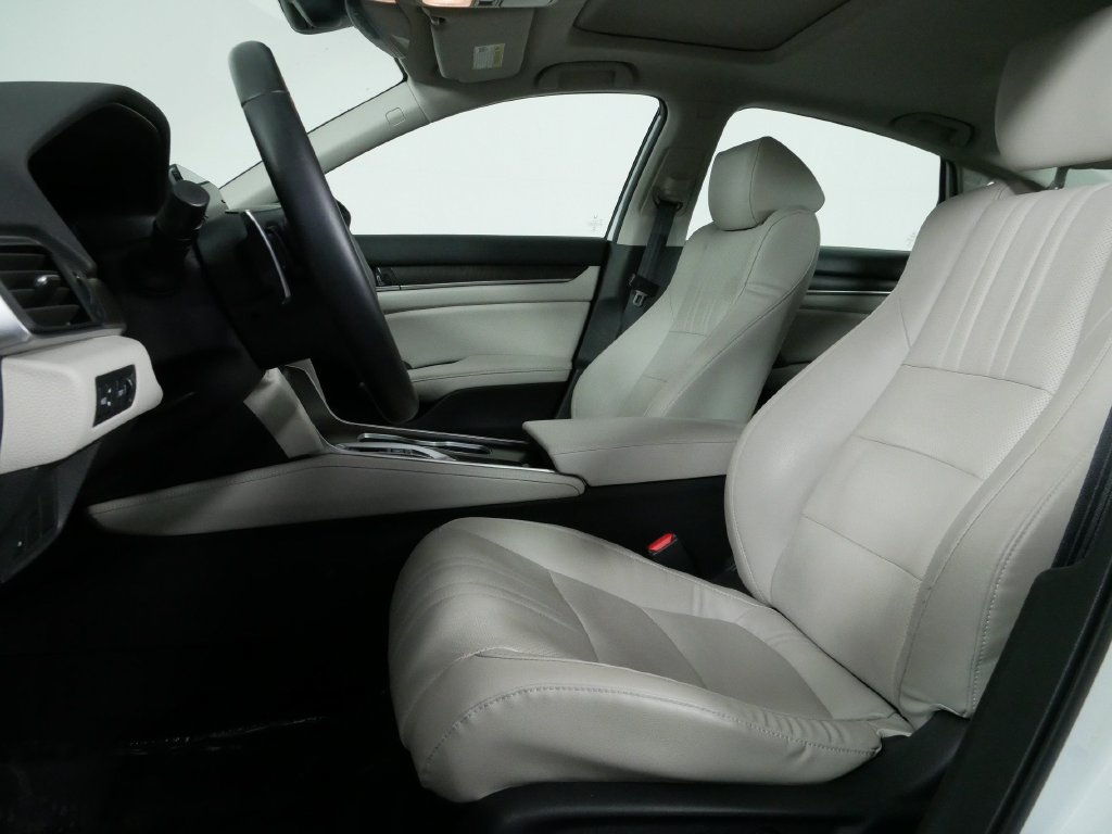 Used 2018 Honda Accord Touring image 15
