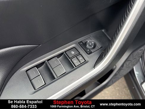Used 2022 Toyota RAV4 XLE image 16
