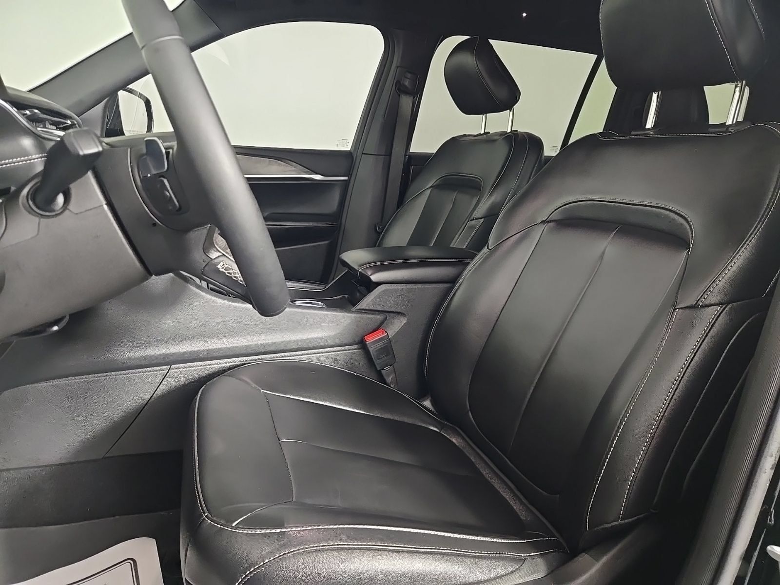 Used 2024 Jeep Grand Cherokee L Limited w/ Black Appearance Package RWD image 8