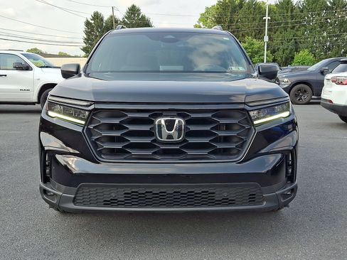 Used 2025 Honda Pilot Sport image 2