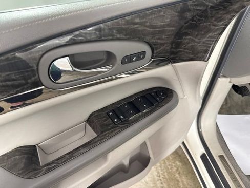 Used 2014 Buick Enclave Leather FWD image 13