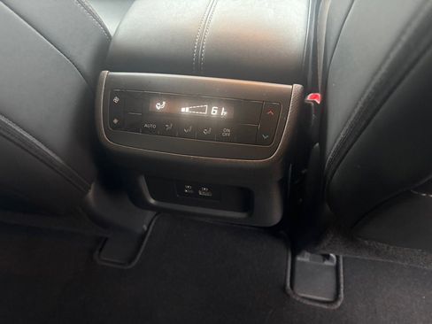 Used 2023 Nissan Pathfinder SL image 18