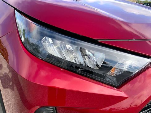 Used 2021 Toyota RAV4 LE image 27