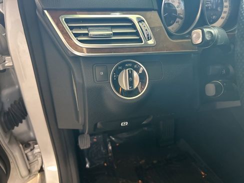 Used 2014 Mercedes-Benz E 550 4MATIC Sedan image 37