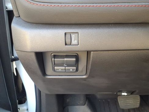 Used 2024 Chevrolet Colorado Z71 w/ Z71 Convenience Package 2 image 21