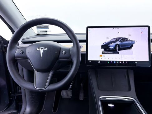 Used 2024 Tesla Model Y Long Range AWD/4WD image 3
