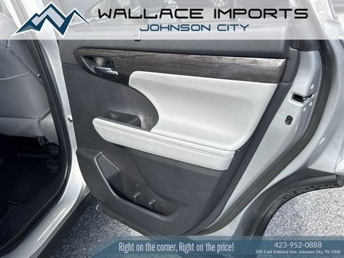 Used 2024 Toyota Highlander Platinum AWD/4WD image 39