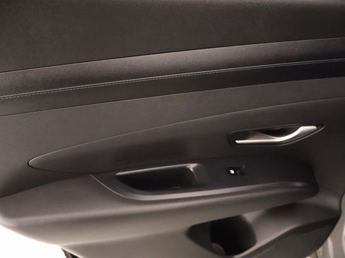 Used 2025 Hyundai Tucson SE image 15