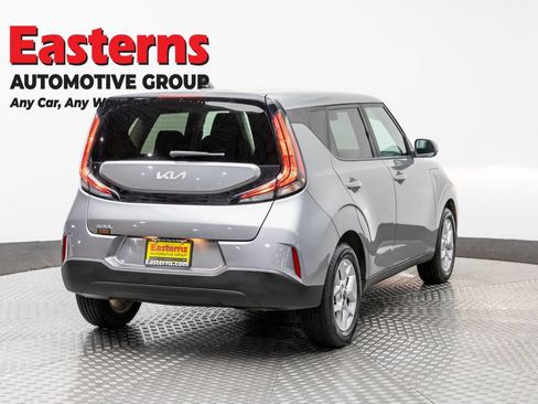 Used 2023 Kia Soul LX w/ Option Group 015 FWD image 5
