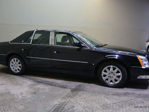 Used 2010 Cadillac DTS Premium w/ Driver Awareness Package image 29