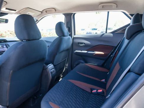 Used 2022 Nissan Kicks SR w/ Interior Electronics Package FWD image 18