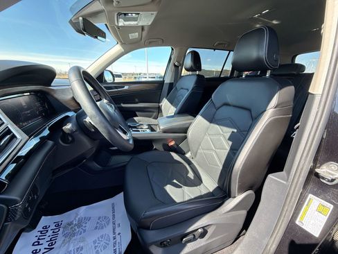 Used 2024 Volkswagen Atlas SE w/ Black Wheel Package image 13