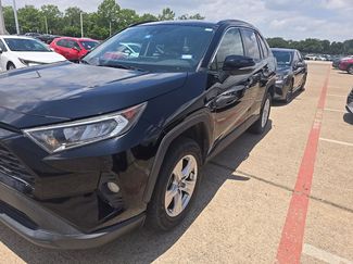 Used 2020 Toyota RAV4 XLE FWD video 1