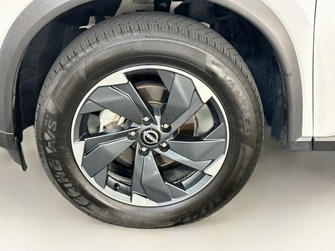 Used 2025 Nissan Rogue SV AWD/4WD image 35