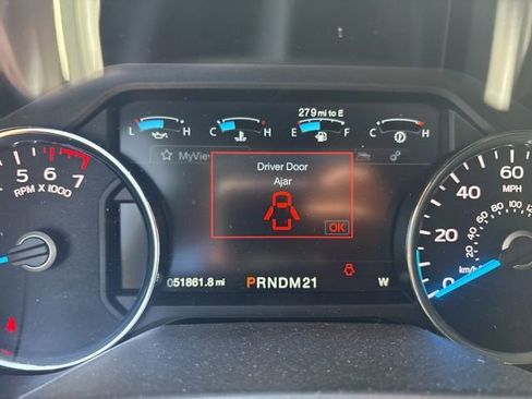 Used 2015 Ford F150 Platinum w/ Equipment Group 701A Luxury image 5