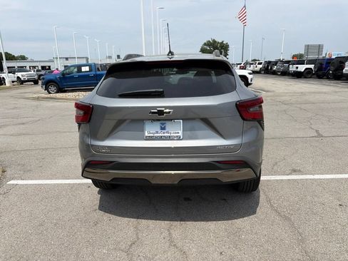 New 2026 Chevrolet Trax ACTIV w/ Sunroof Package FWD image 4