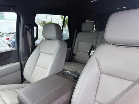 Used 2025 GMC Yukon Elevation RWD image 40
