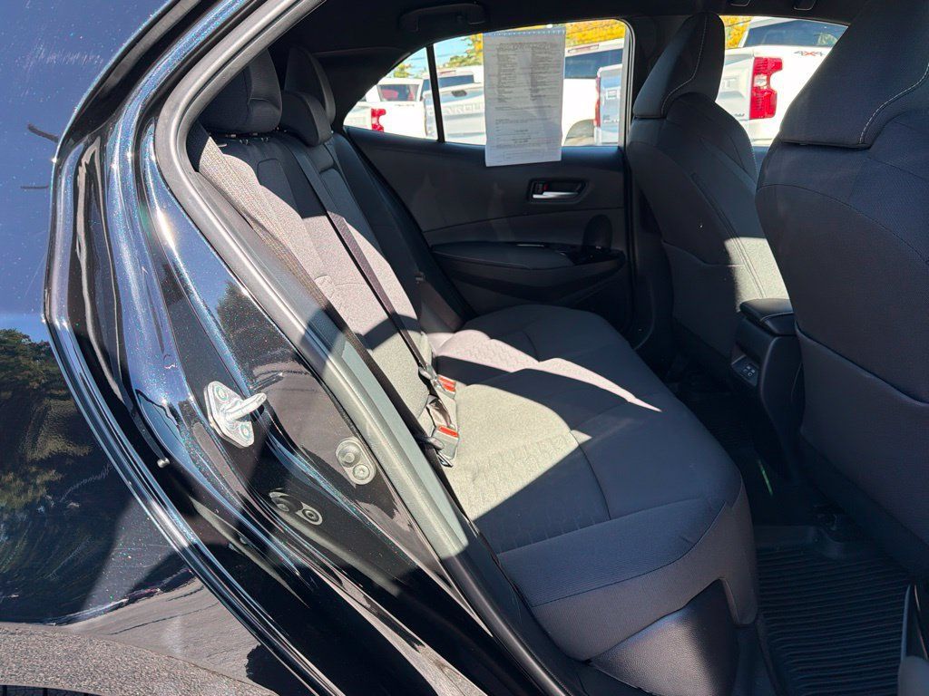 Used 2025 Toyota Corolla SE FWD image 29