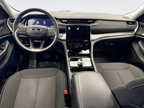 Used 2023 Jeep Grand Cherokee Laredo w/ Luxury Tech Group I image 14