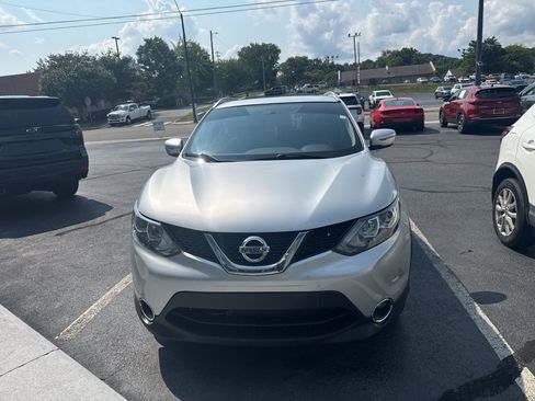 Used 2017 Nissan Rogue Sport SV w/ SV All-Weather Package AWD/4WD image 4