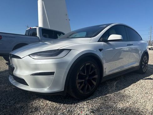 Used 2023 Tesla Model X Standard Range image 1