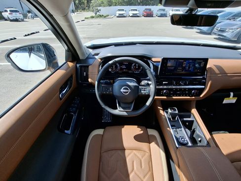 New 2026 Nissan Pathfinder Platinum AWD/4WD image 14