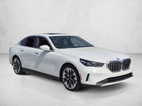 Certified 2024 BMW i5 eDrive40i w/ M Sport Package RWD image 3