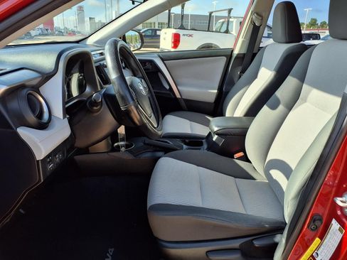 Used 2015 Toyota RAV4 LE FWD image 16