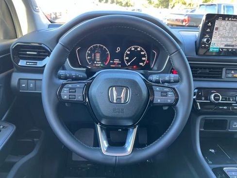 New 2025 Honda Pilot Touring image 19