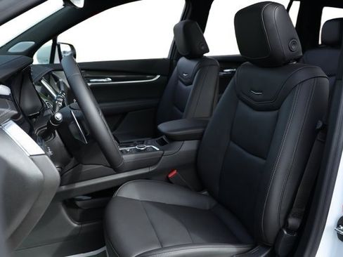 Used 2022 Cadillac XT6 Sport w/ Technology Package image 11