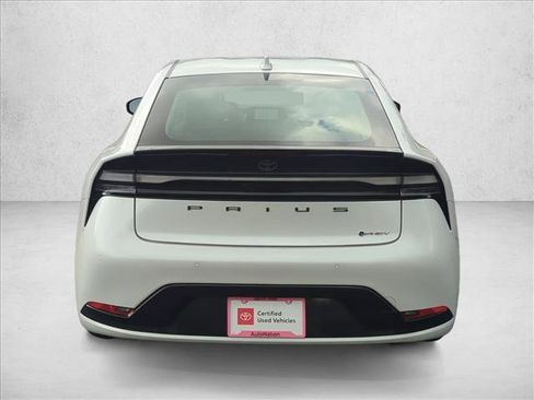 Used 2025 Toyota Prius Plug-In Hybrid image 7