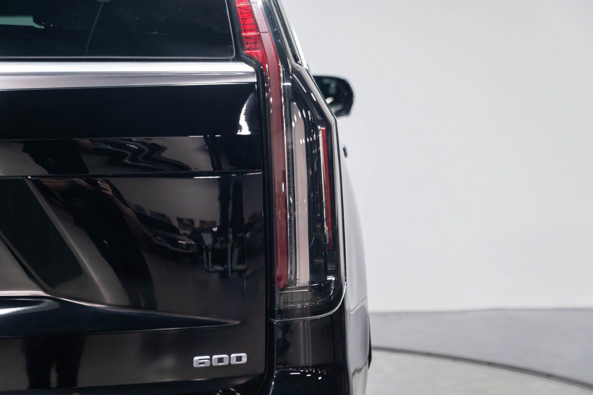Used 2024 Cadillac Escalade Premium Luxury Platinum AWD/4WD image 35