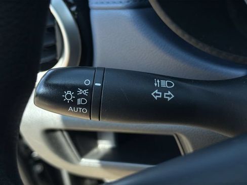 Used 2025 Nissan Versa SV FWD image 29