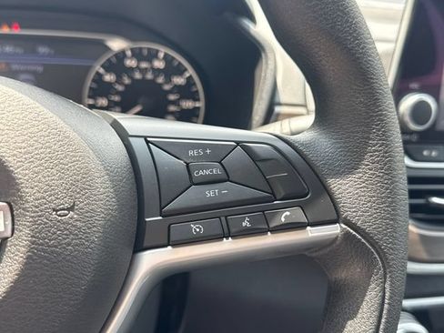 Used 2025 Nissan Altima 2.5 SV FWD image 26