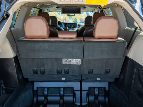 Used 2017 Toyota Sienna Limited Premium FWD image 14