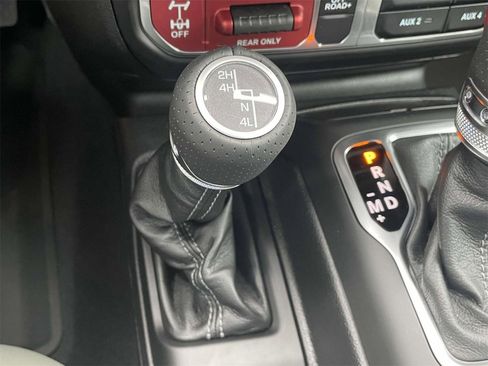 New 2025 Jeep Gladiator Mojave w/ Convenience Group image 23