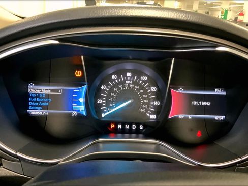 Used 2017 Ford Fusion SE w/ Equipment Group 201A image 25