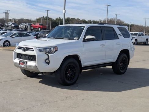 Used 2024 Toyota 4Runner TRD Off-Road Premium image 10