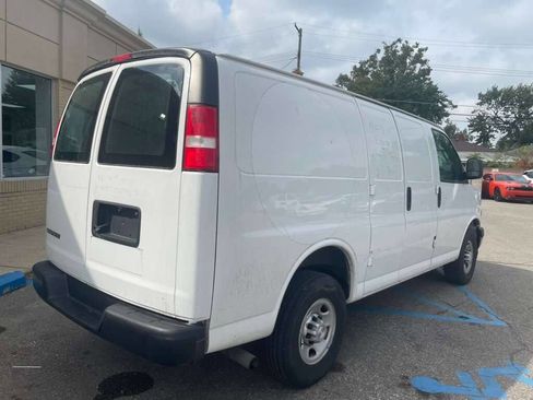 Used 2018 Chevrolet Express 2500 image 6