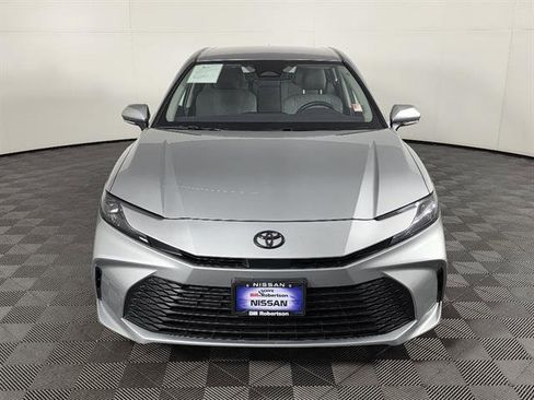 Used 2025 Toyota Camry LE w/ Convenience Package image 10