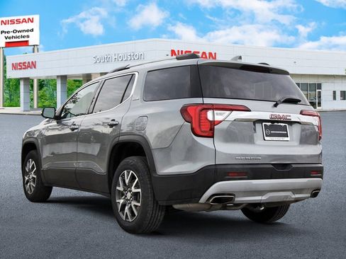 Used 2023 GMC Acadia SLE w/ Driver Convenience Package image 3