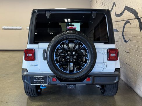 Used 2023 Jeep Wrangler Unlimited Sahara AWD/4WD image 5