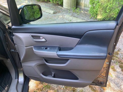 Used 2013 Honda Odyssey EX image 24