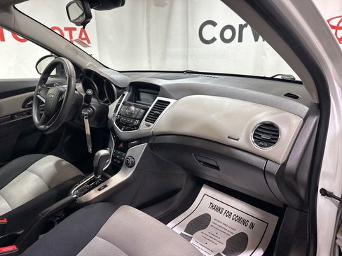 Used 2016 Chevrolet Cruze LS image 13