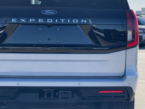 New 2026 Ford Expedition Active image 11