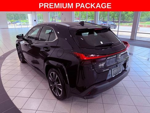 Certified 2022 Lexus UX 200 w/ Premium Package FWD image 5