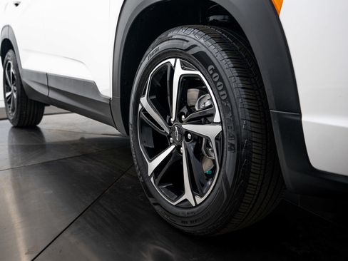 Used 2023 Chevrolet TrailBlazer RS w/ Sun and Liftgate Package AWD/4WD image 24