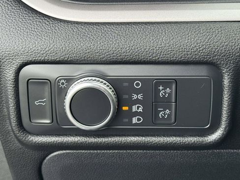 Used 2022 Ford Explorer XLT image 18